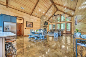 Broken Bow Cabin with Covered Deck and Hot Tub!